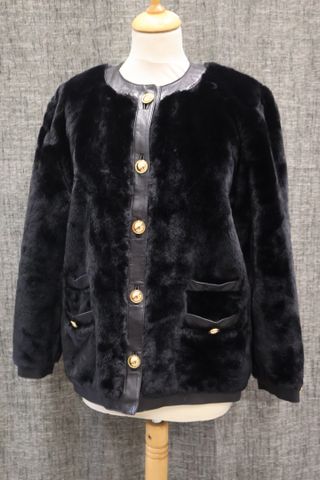 Création Nicole LANG Paris – Manteau en fausse fourrure noire. Ta...
