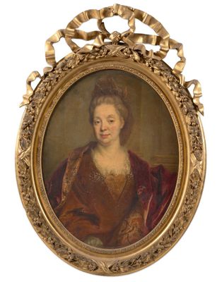 portrait d'une femme en robe rouge dans un cadre doré