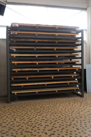 Deux racks à tôles (vendu vide). 336 X 234 X 307  et 336 X 220 X ...