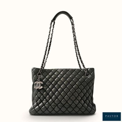 sac cabas Chanel en cuir matelassé noir