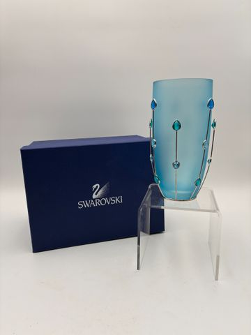 SWAROVSKI – Vase en cristal bleuté, support surmonté de pierres m...