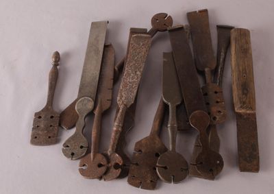 [ OUTILLAGE ] Ensemble de sept rainettes baille-voie de char… - Photo 1