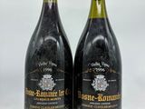 deux bouteilles de vin posées l'une à côté de l'autre sur une table