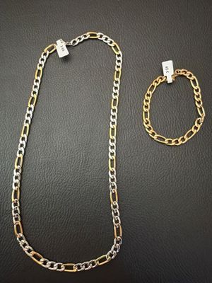 a close up of a necklace and bracelet on a table