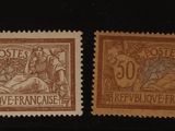 deux timbres représentant un lion sur fond noir