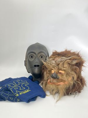 STAR WARS. Réunion de deux masques : - Masque de C-3PO en la…