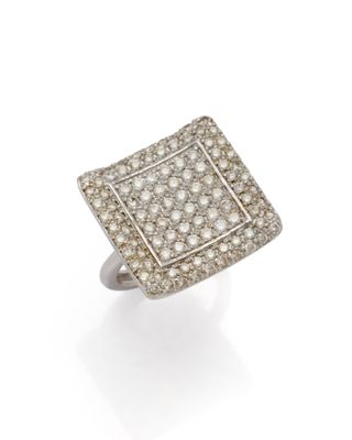 une bague carrée sertie de diamants, signée Van Cleef