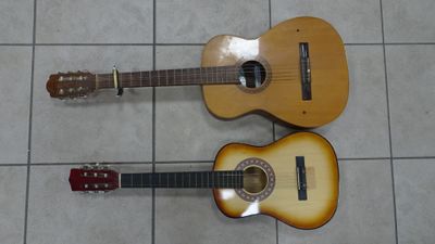 2 Guitares sèches MUSIKALIA et sans marque