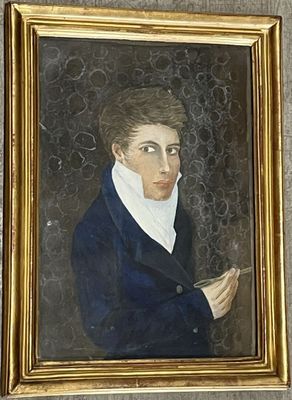 portrait d'un jeune homme vêtu d'un manteau bleu, tenant une cigarette