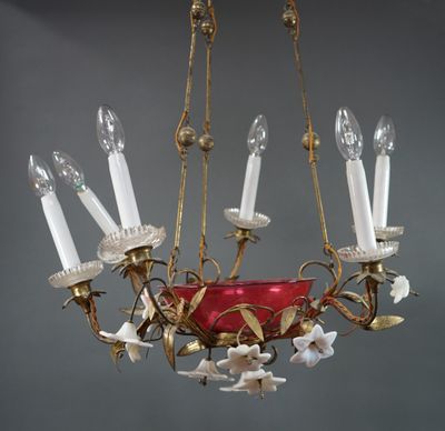 LUSTRE en bronze à six bras de lumière ornés de fleurettes e…