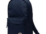 un sac à dos avec un logo sur le devant