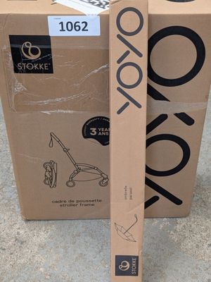 une boîte en carton contenant une paire de ciseaux