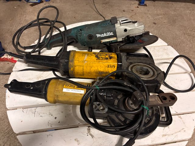 Lot comprenant disqueuse Makita, une cintreuse REMS cuvro et une ...