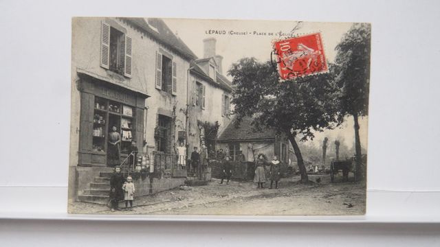 Lépaud : Place de l’Église. TBE.