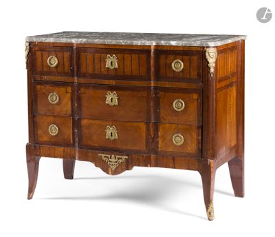 commode ancienne avec dessus en marbre et poignées en laiton
