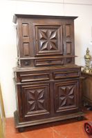 Buffet deux corps dit à diminution en chêne sculpté, la part… (photo 2)