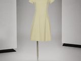 une image d'une robe sur un mannequin