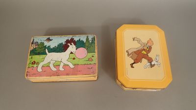 deux boîtes de conserve placées l'une à côté de l'autre