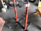 une photo d'un support de réparation de vélo dans un garage