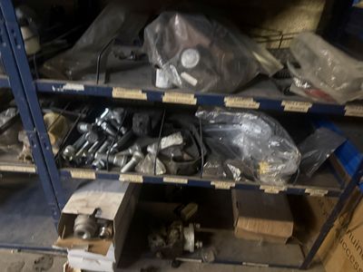 Stock de pièces détachées: - Photo 1