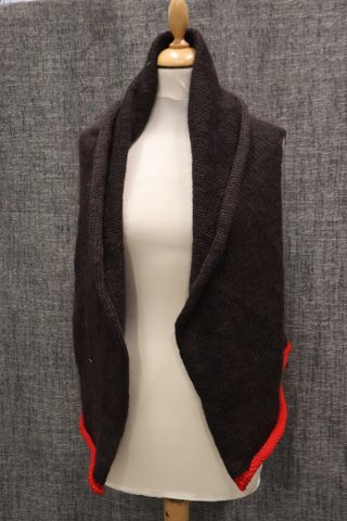 MARITHÉ + FRANCOIS GIRBAUD – Gilet sans manche marron et bordure ...