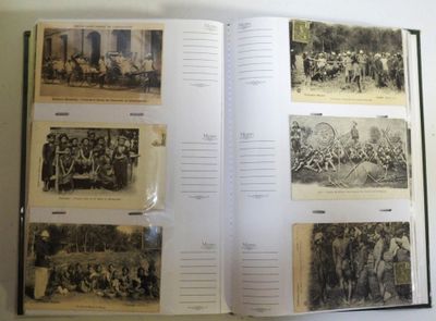 un livre avec des images de soldats dessus
