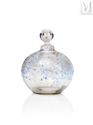 une image représentant une bouteille en verre parsemée de taches bleues et blanches