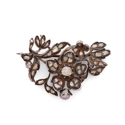 une broche ancienne en diamants et perles, signée Van Cleef