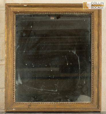 a picture of a mirror on the wall of a building