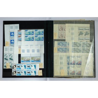 une image représentant un dossier orné de timbres
