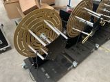 une machine qui se trouve dans une pièce remplie de cartons