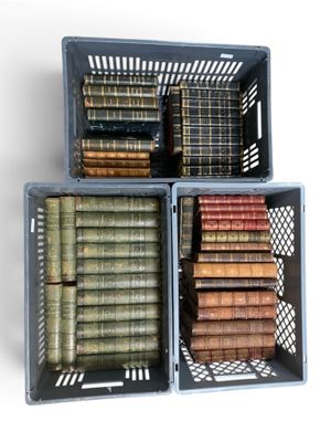 3 mannettes de livres anciens : Dictionnaire de la conversat…