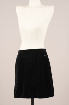 une jupe noire sur un mannequin mannequin mannequin mannequin mannequin mannequin mannequin mannequin mannequin mannequin