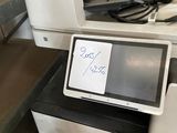 une photo d'une imprimante posée sur un comptoir