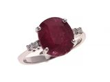 Bague ovale en rubis et diamants