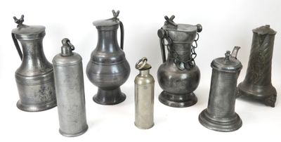 de nombreux types différents d'objets en pewter sur un fond blanc