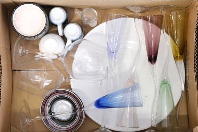 une boîte contenant de nombreux objets