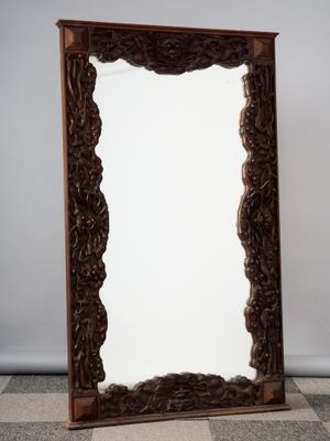 une image représentant un miroir posé sur un sol en damier