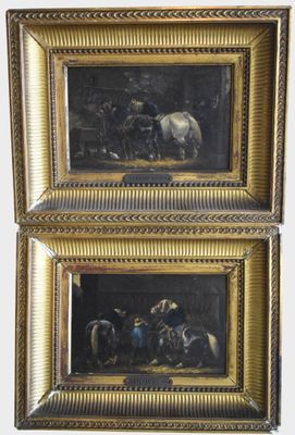deux tableaux encadrés représentant des chevaux et des cavaliers dans une écurie