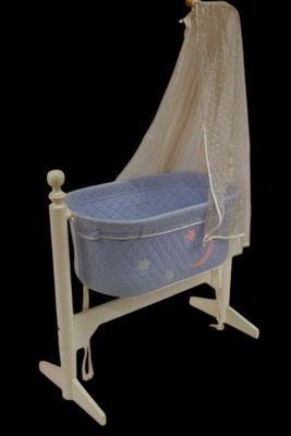 Berceau moderne en bois peint Dimensions : 72x110x50 cm