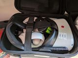 une valise contenant un sac rempli d'objets