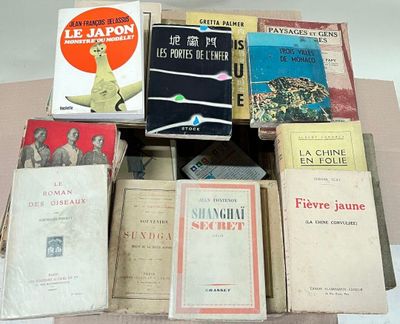 plusieurs livres empilés les uns sur les autres