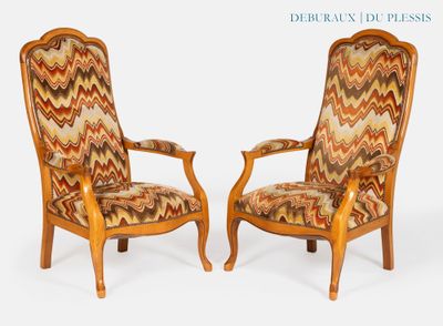deux chaises avec un revêtement à motifs, rembourré, rembourré, rembourré, rembourré, rembourré, rembourré, rembourré, rembourré, rembourré