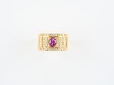 une bague en or jaune sertie d'une pierre rose entourée de diamants blancs