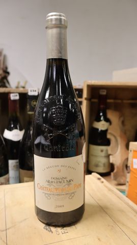 Une bouteille Châteauneuf du pape Albin Jacumin de 2009, Vallée d...