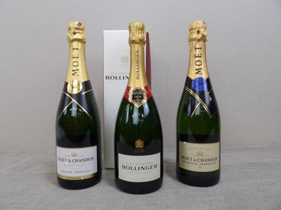 trois bouteilles de champagne posées côte à côte sur une table