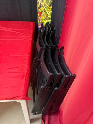 Quatre étagères en stratifié bois