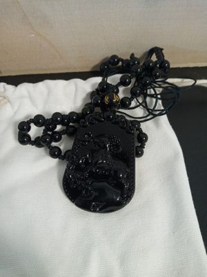 Lot de 57 Colliers "Inventivité du Tigre" en Obsidienne Noir…