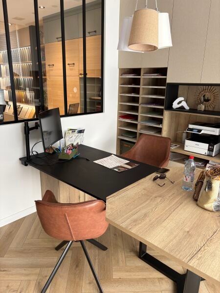 VENTE SUR DESIGNATION se trouvant en SAINT-BRIEUC 2 fauteuils de bureau gondoles modernes piétement métallique noir g...