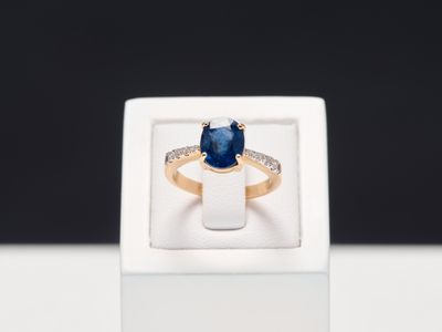 Bague en or jaune 18k 750 millièmes ornée d'un saphir de tai…